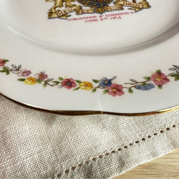 Queen Elizabeth II 1953 Coronation Plate • Queen Anne Bone China - Picture 3 of 7